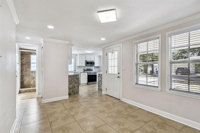 6817 N STERLING AVENUE, Tampa, FL 33614