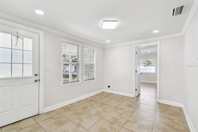 6817 N STERLING AVENUE, Tampa, FL 33614