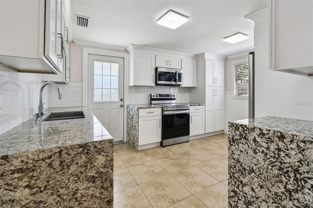 6817 N STERLING AVENUE, Tampa, FL 33614