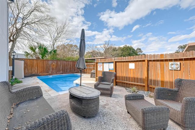 5917 Fairdale Lane 14, Houston, TX 77057