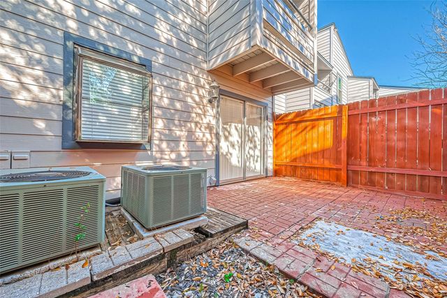 5917 Fairdale Lane 14, Houston, TX 77057