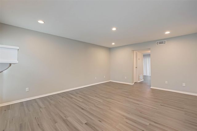 5917 Fairdale Lane 14, Houston, TX 77057