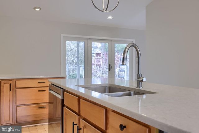 421 LONGMEADOW RD, Lancaster, PA 17601