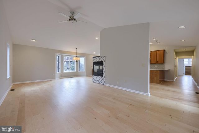 421 LONGMEADOW RD, Lancaster, PA 17601