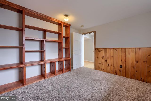 421 LONGMEADOW RD, Lancaster, PA 17601