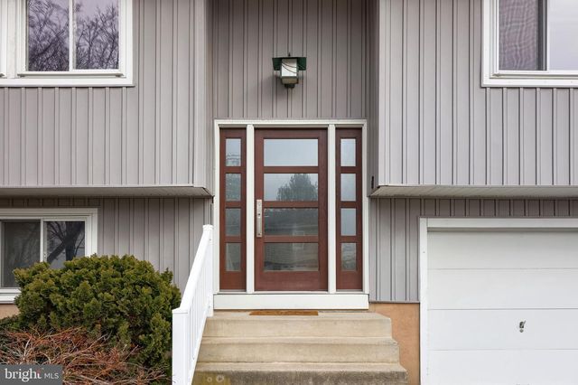 421 LONGMEADOW RD, Lancaster, PA 17601