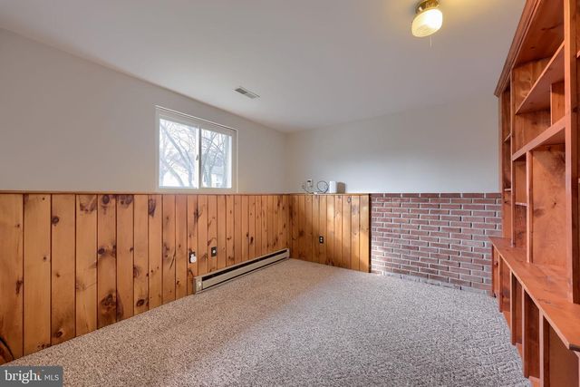 421 LONGMEADOW RD, Lancaster, PA 17601