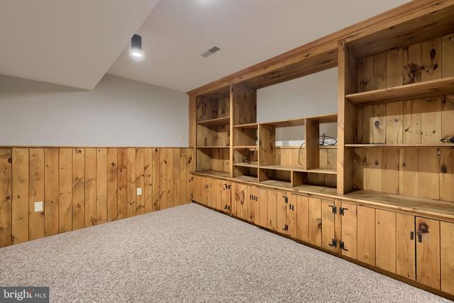 421 LONGMEADOW RD, Lancaster, PA 17601