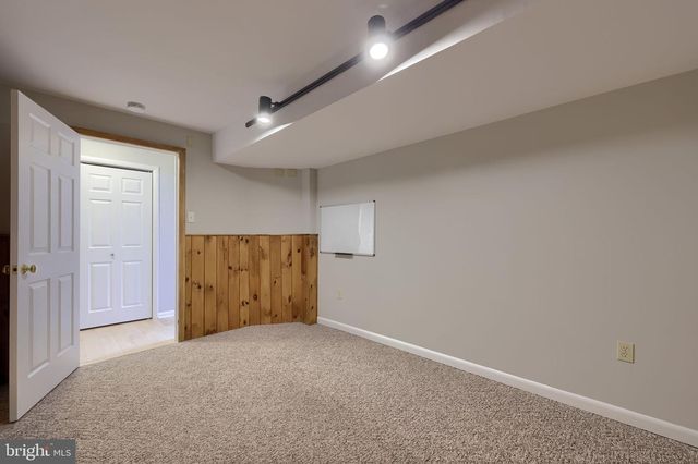 421 LONGMEADOW RD, Lancaster, PA 17601