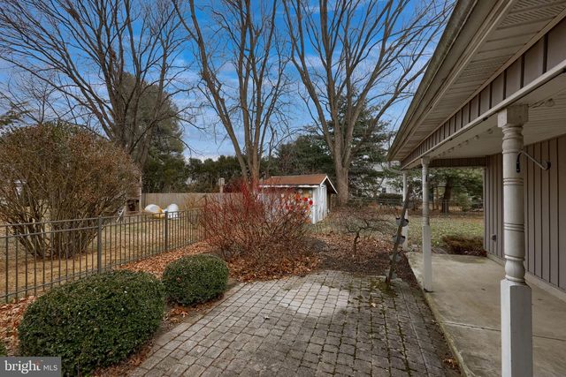 421 LONGMEADOW RD, Lancaster, PA 17601