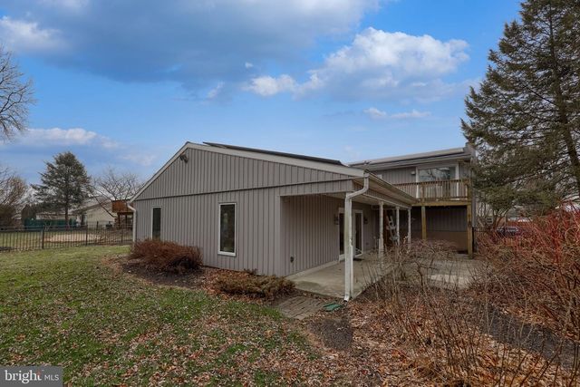 421 LONGMEADOW RD, Lancaster, PA 17601