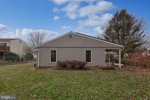 421 LONGMEADOW RD, Lancaster, PA 17601