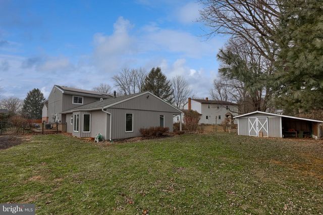421 LONGMEADOW RD, Lancaster, PA 17601