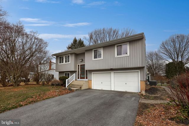 421 LONGMEADOW RD, Lancaster, PA 17601