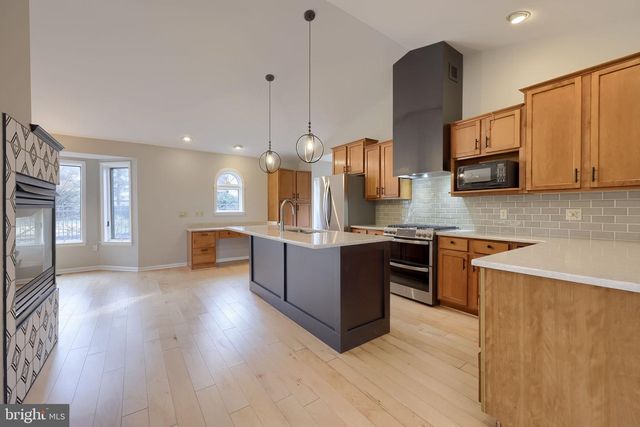 421 LONGMEADOW RD, Lancaster, PA 17601