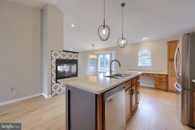 421 LONGMEADOW RD, Lancaster, PA 17601