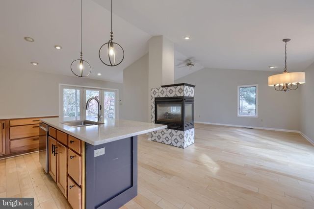 421 LONGMEADOW RD, Lancaster, PA 17601