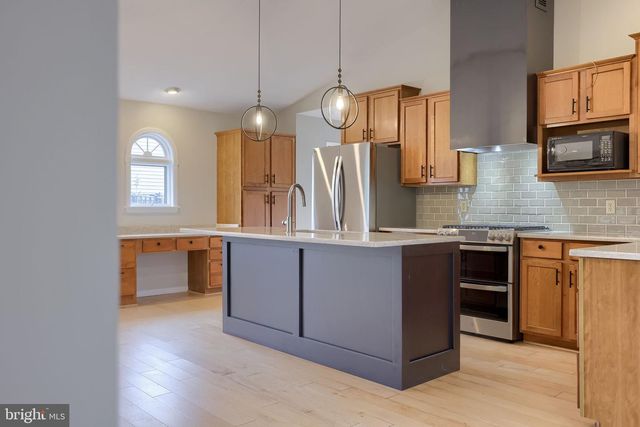 421 LONGMEADOW RD, Lancaster, PA 17601