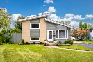 1645 Larry Lane, Glendale Heights, IL 60139