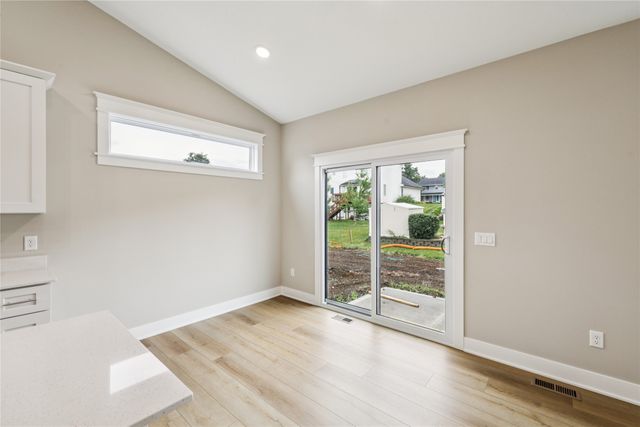 2311 N 8th Avenue E, Newton, IA 50208