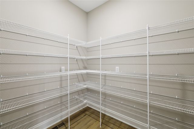 2311 N 8th Avenue E, Newton, IA 50208