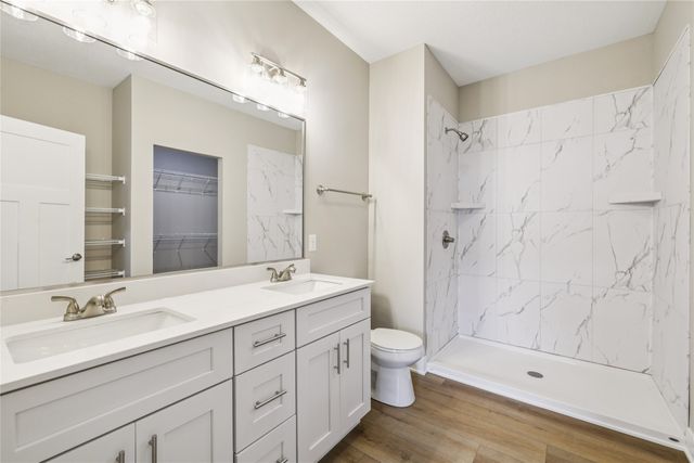 2311 N 8th Avenue E, Newton, IA 50208