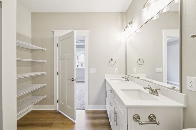 2311 N 8th Avenue E, Newton, IA 50208