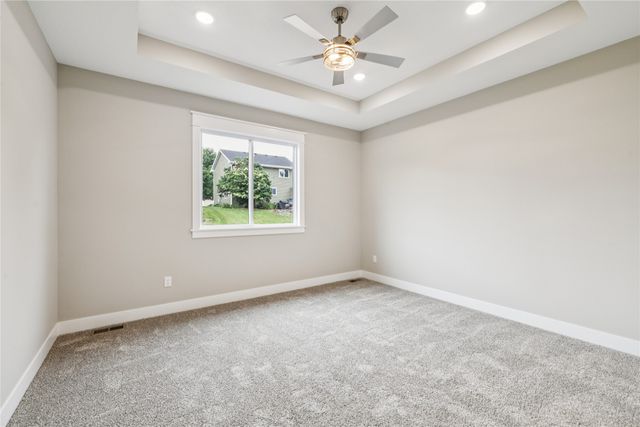 2311 N 8th Avenue E, Newton, IA 50208