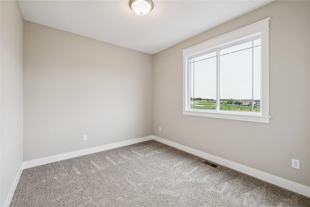 2311 N 8th Avenue E, Newton, IA 50208