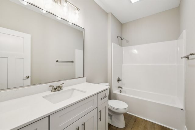 2311 N 8th Avenue E, Newton, IA 50208