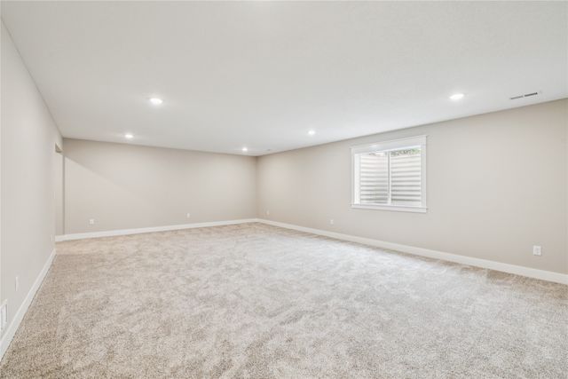 2311 N 8th Avenue E, Newton, IA 50208