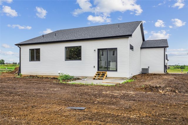 2311 N 8th Avenue E, Newton, IA 50208