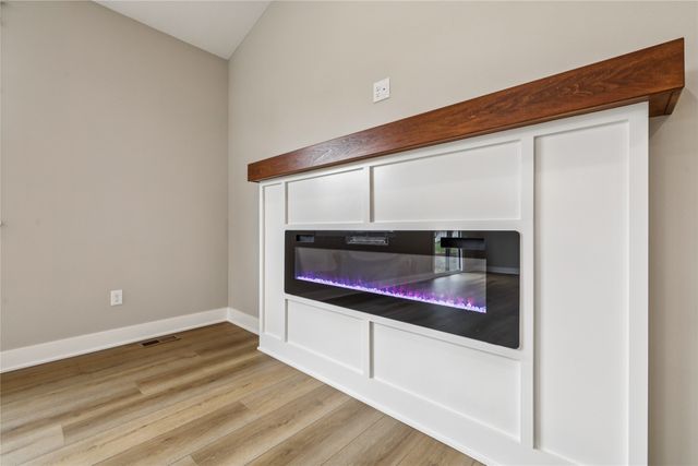 2311 N 8th Avenue E, Newton, IA 50208