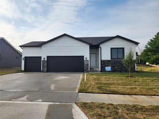 2311 N 8th Avenue E, Newton, IA 50208