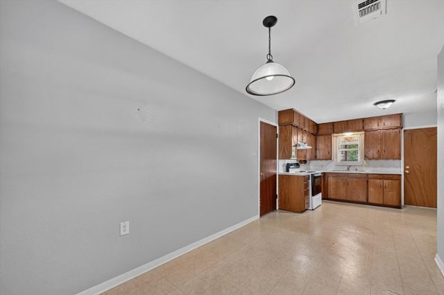 108 S Lakeview Drive, Lake Dallas, TX 75065