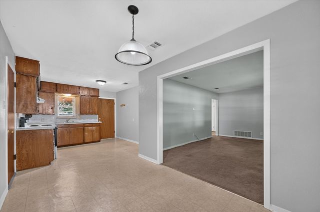 108 S Lakeview Drive, Lake Dallas, TX 75065