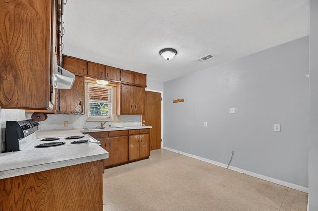 108 S Lakeview Drive, Lake Dallas, TX 75065