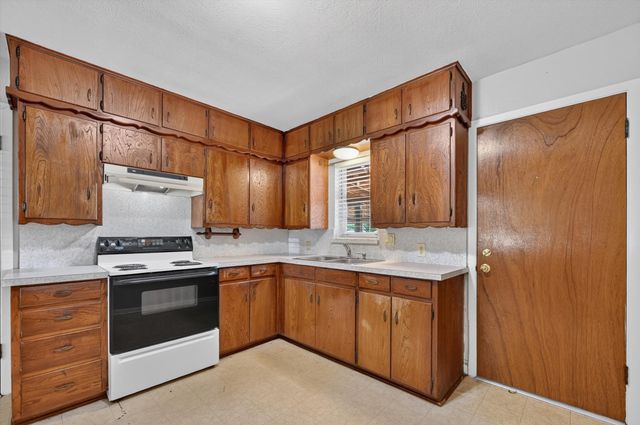 108 S Lakeview Drive, Lake Dallas, TX 75065