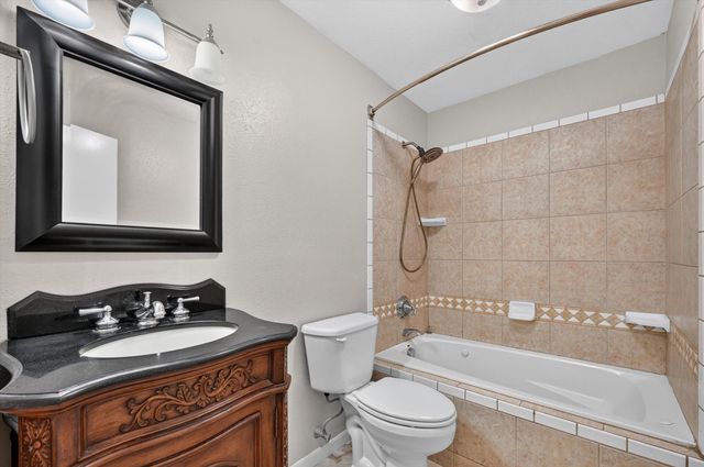 108 S Lakeview Drive, Lake Dallas, TX 75065