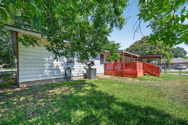 108 S Lakeview Drive, Lake Dallas, TX 75065