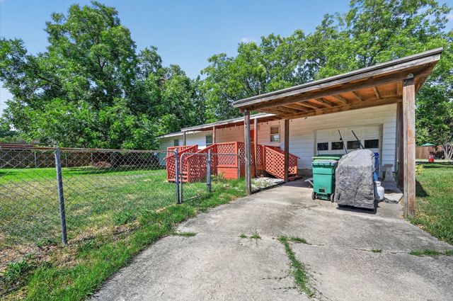 108 S Lakeview Drive, Lake Dallas, TX 75065