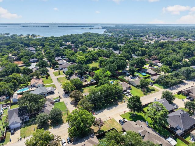 108 S Lakeview Drive, Lake Dallas, TX 75065
