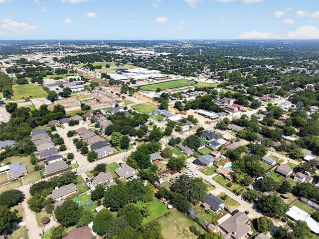 108 S Lakeview Drive, Lake Dallas, TX 75065
