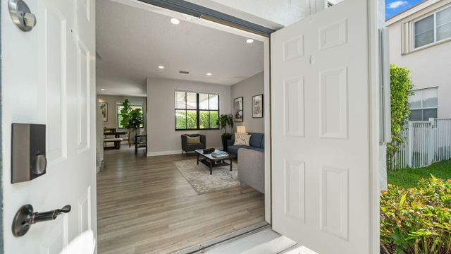 1089 Tupelo Way, Weston, FL 33327