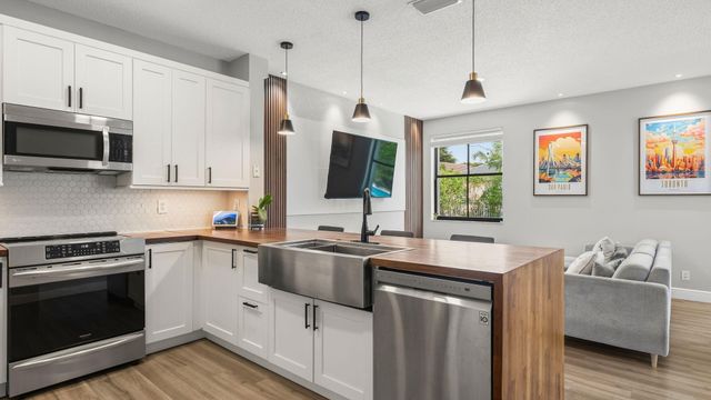 1089 Tupelo Way, Weston, FL 33327