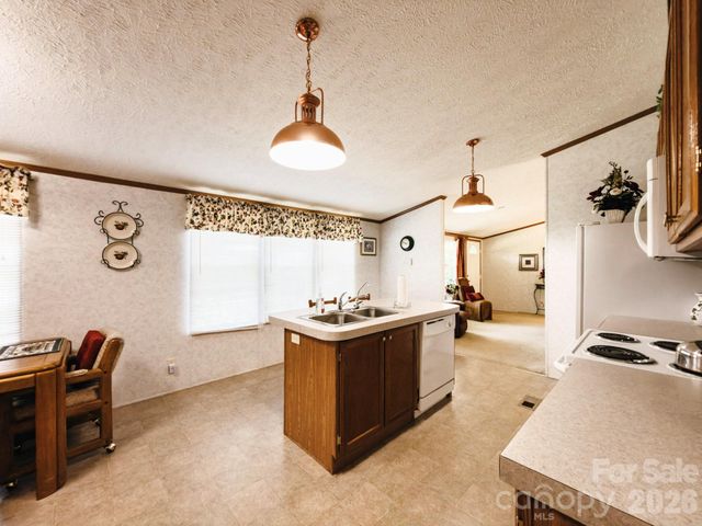 2391 Hickory Knoll Road, Franklin, NC 28734