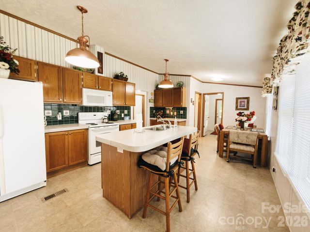 2391 Hickory Knoll Road, Franklin, NC 28734