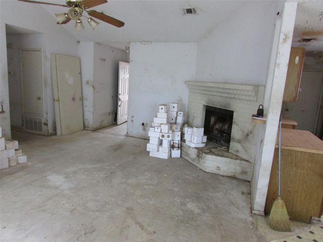 8337 Cloverglen Lane, Fort Worth, TX 76123