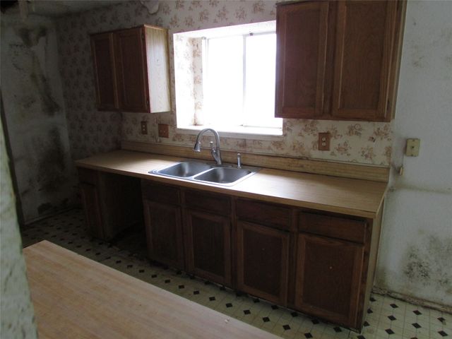 8337 Cloverglen Lane, Fort Worth, TX 76123