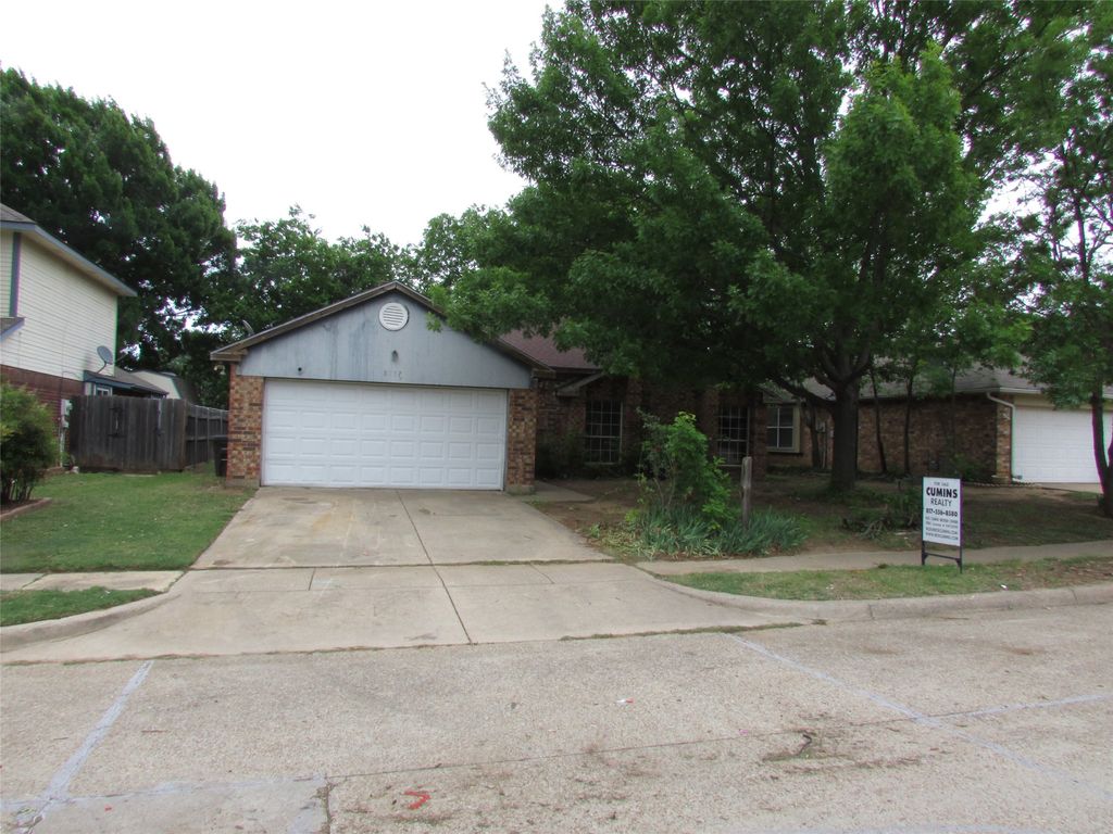 8337 Cloverglen Lane, Fort Worth, TX 76123